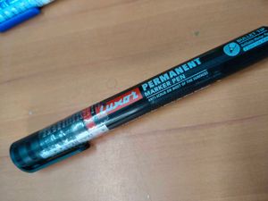 pack of 6 sealed white board markers