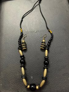 Handmade beads neckpiece with earrings