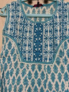 Blue &amp; White Printed Sleeveless Kurta