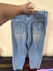 Light Wash Cropped Jeans