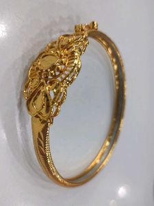 Elegant Gold Bangle