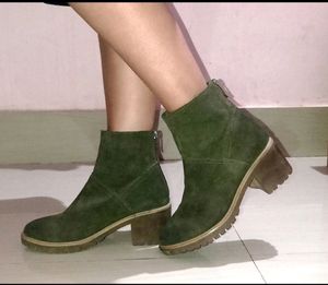 WOMAN OLIVE GREEN BOOTS
