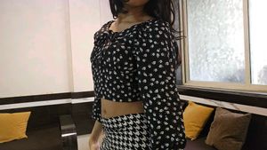 Chic Floral Print Crop Top