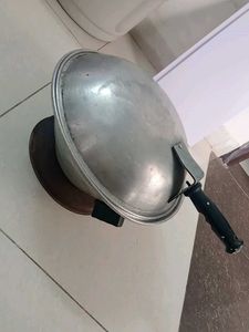 Vintage Aluminum Wok with Lid