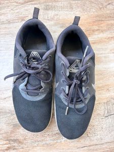 Nike Unisex Black Running Shoes