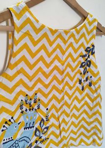 Chic Sleeveless Yellow Chevron Top