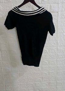 Chic Black &amp; White Striped Neck Top