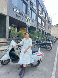 Chic Floral Midi Dress