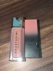 Anastasia Beverly Hills & Huda Beauty Lipstick Bun