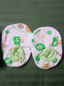 Adorable Baby Hat and Mittens Set