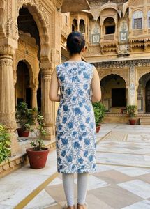 Blue Floral Print Sleeveless Kurta