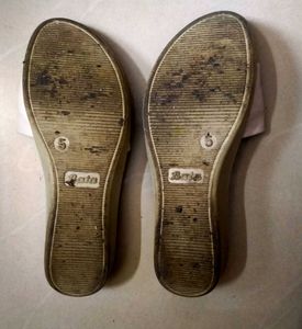 bata white slides