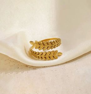 Elegant Leaf Design Adjustable Ring