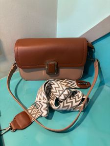 Stylish Two-Tone Crossbody Bag🌹