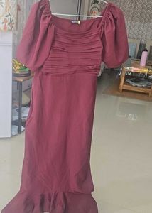 Elegant Burgundy Midi Dress with Ruffle Hem