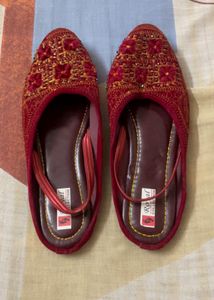 Red Juttis