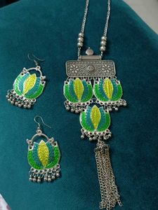 Beautiful Lotus Design Necklace With Earrings