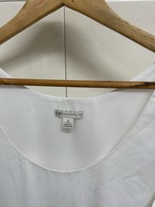 Chic White Sleeveless Top