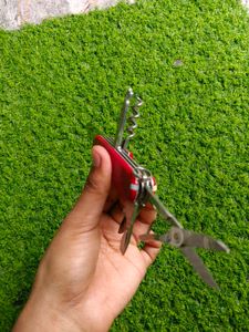 VICTORINOX CLIMBER SWISS ARMY KNIFE – RED