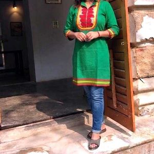 Vibrant Green Kurta with Embroidery XL