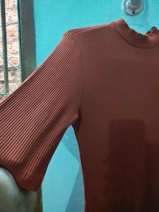Free Assembly Ribbed Red Top