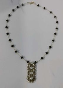 Elegant Beaded Necklace with Pendant 🤩