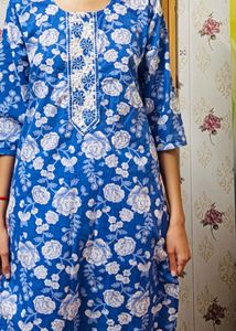 Blue Floral Embroidered Kurta with pants
