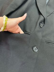 Single breasted black womens blazer