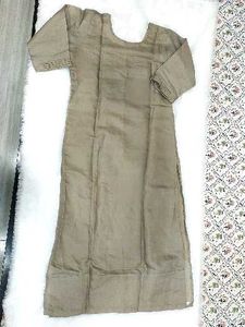 Elegant Kurta with Embellished Neckline