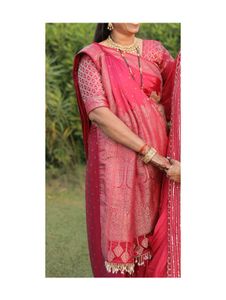 Elegant Pink Silk Saree with Intricate Weave
