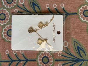 Elegant Gold Tone Geometric Necklace
