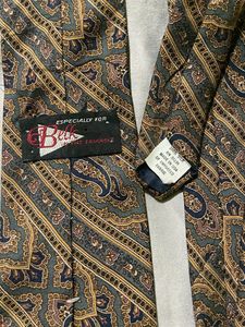 Classic Paisley Pattern Tie