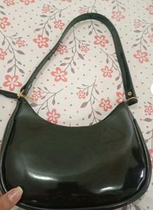 Trendy black sling bag