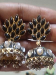 three  combo of earings and 50 rs Bradley free