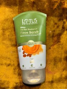 Lotus Botanicals Ubtan De-Tan Face Scrub