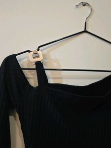 Chic Black Ribbed One-Shoulder Dress