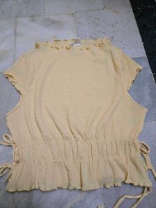 H&amp;M Cute Yellow Textured Top