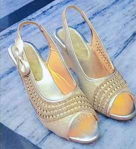 Lady Sandal Heel Colour (Goldan)  This Is Tiet For Me   Use Only One Time