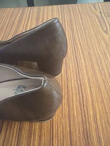 Chic Brown Croc Ballet Heels with Bow