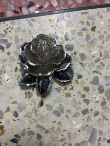 Rose Showpiece Magnet