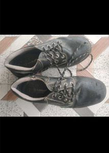 Men's Black Lace-Up Shoes