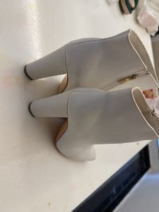 Chic White Pointed Toe Ankle Boots