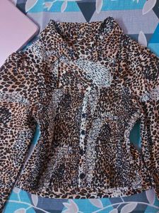 Stylish Leopard Print Crop Top🐆🌟💯