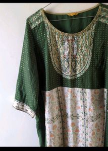 Elegant Green Kurta with Floral Panel