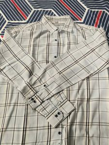 Men's Plaid Button-Up Shirt