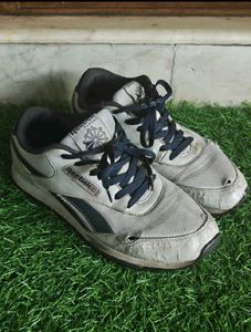 Reebok men's UK9 shoes