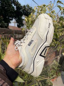white shooes also fit for uk 6