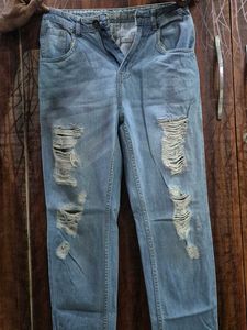 Light Wash Ripped Jeans