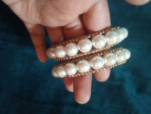 Elegant Pearl &amp; Gold Bangles Set 4 pic