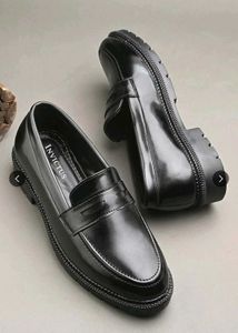 INVICTUS Men Leather Textured Loafers Formal Shoes